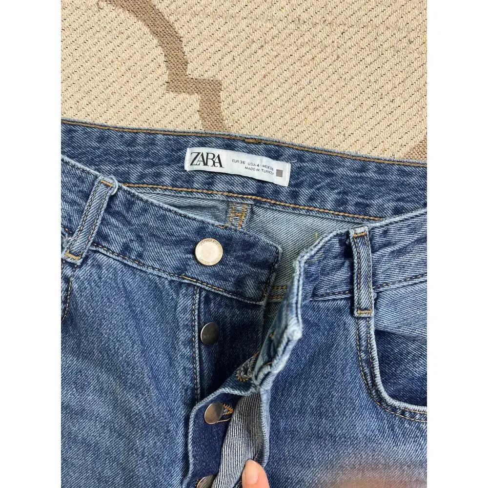 Zara Girlfriend fit high rise straight leg Rigid Button fly Blue Jeans, size 4,